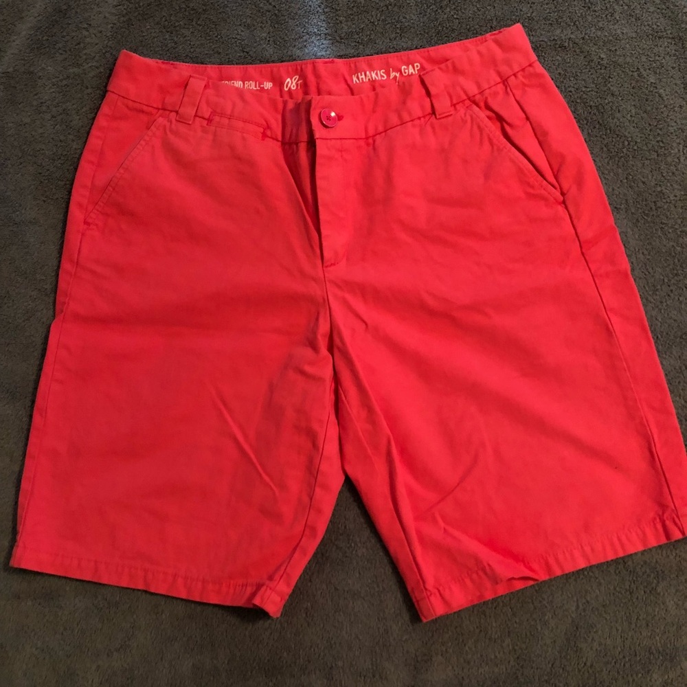 GAP boyfriend. Roll up shorts red